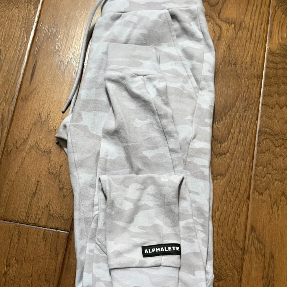 Alphalete Gray Camouflage Jogger Pants - Picture 2 of 2